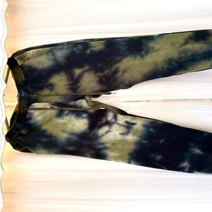 Never worn sweats in a green army tie dye color